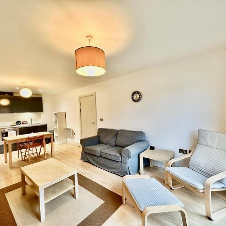 Cosy Canal View Apartment Cardiff Bay Extérieur photo