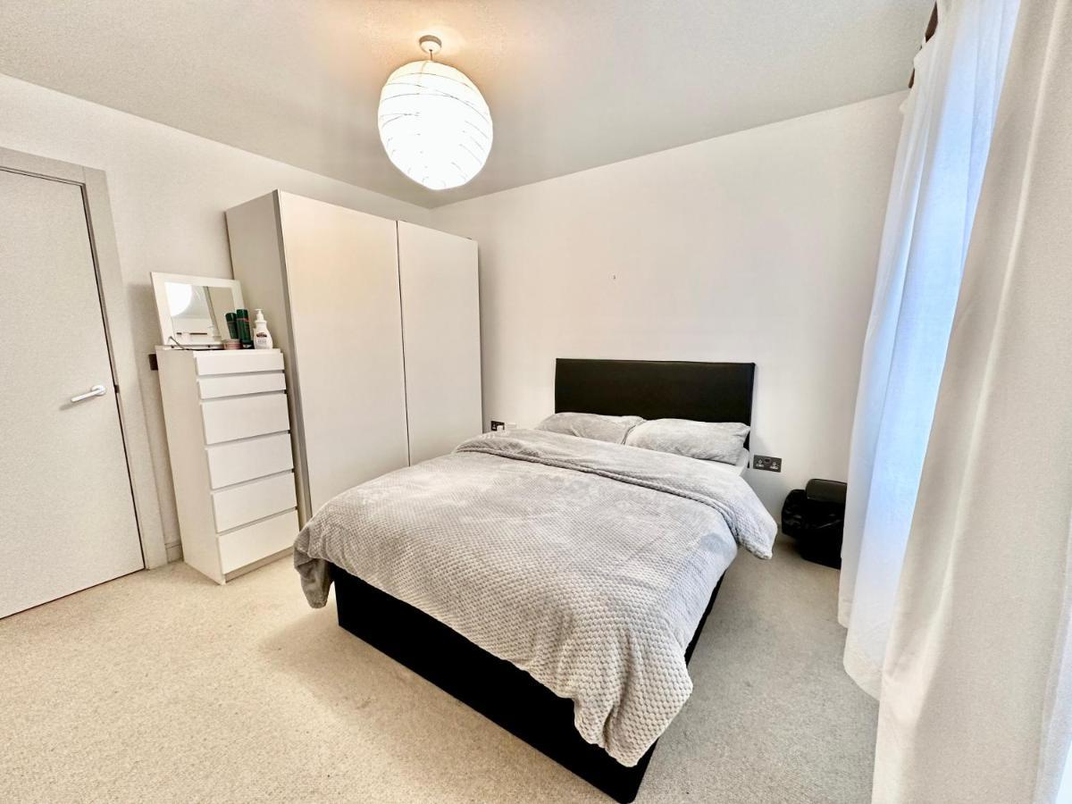 Cosy Canal View Apartment Cardiff Bay Extérieur photo