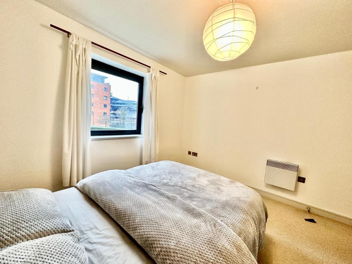 Cosy Canal View Apartment Cardiff Bay Extérieur photo