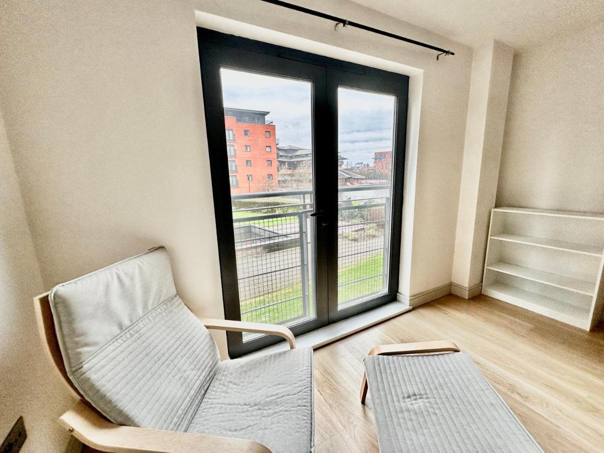 Cosy Canal View Apartment Cardiff Bay Extérieur photo