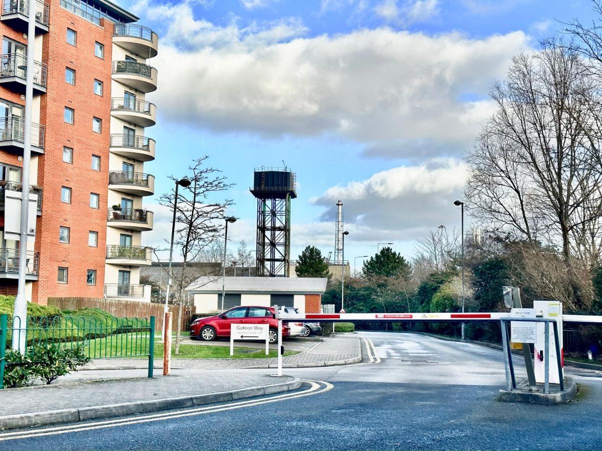 Cosy Canal View Apartment Cardiff Bay Extérieur photo